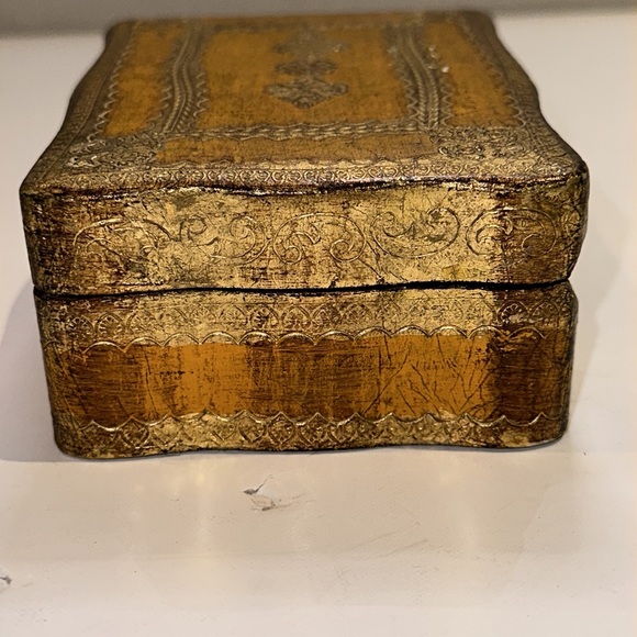Vintage Italian florentine gold guilded wood trinket box, velvet interior. - Picture 3 of 7